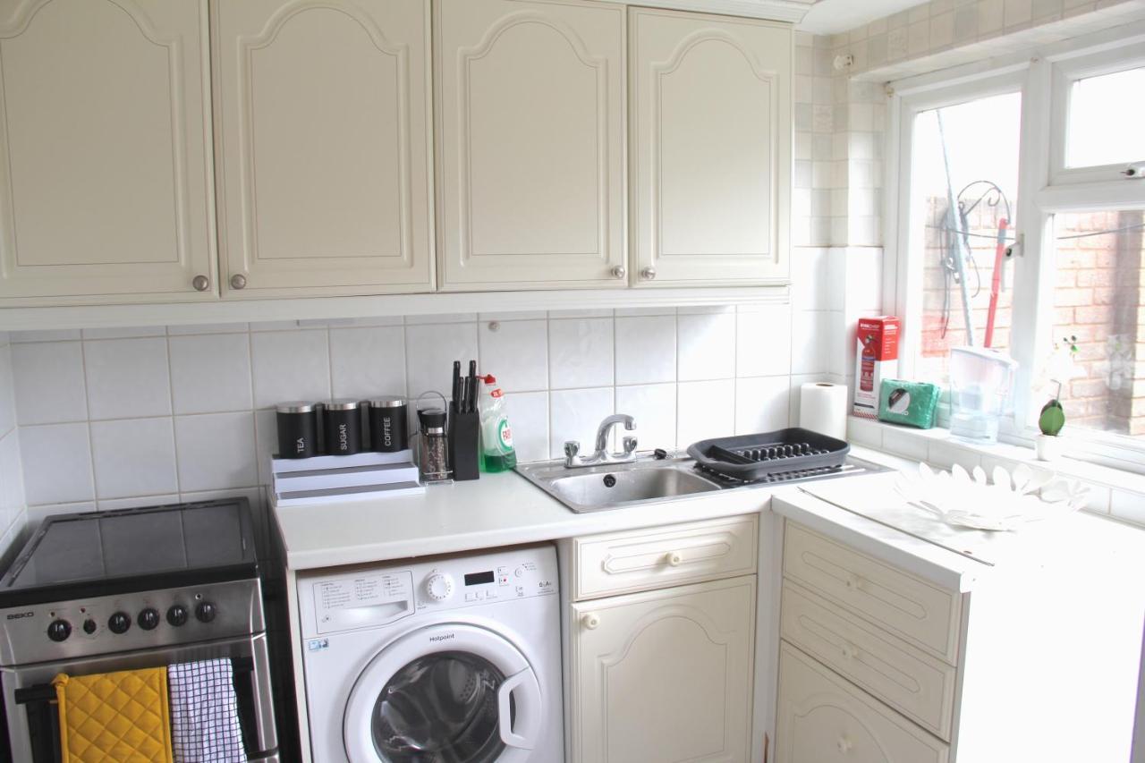 Вілла Coolfin House-Close To Excel, Contractors, Relocators, Paid Parking Лондон Екстер'єр фото