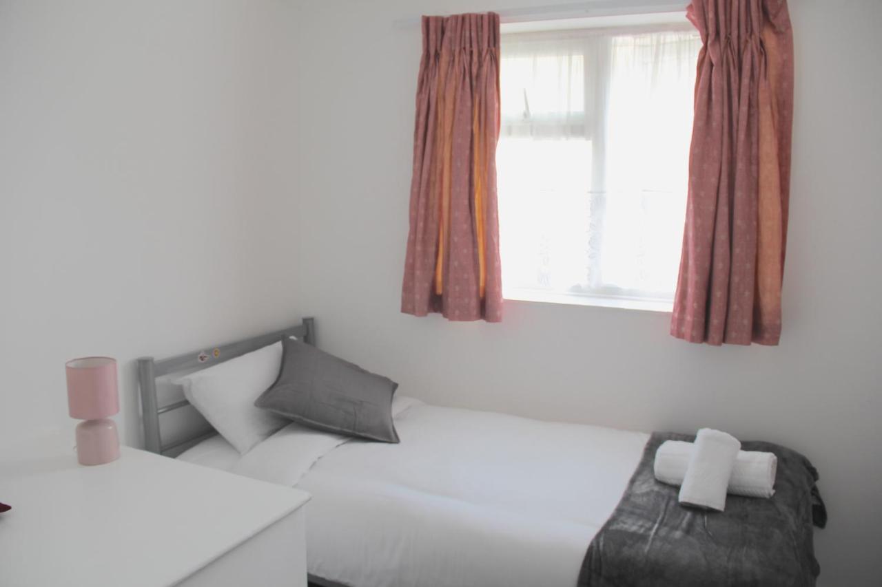 Вілла Coolfin House-Close To Excel, Contractors, Relocators, Paid Parking Лондон Екстер'єр фото